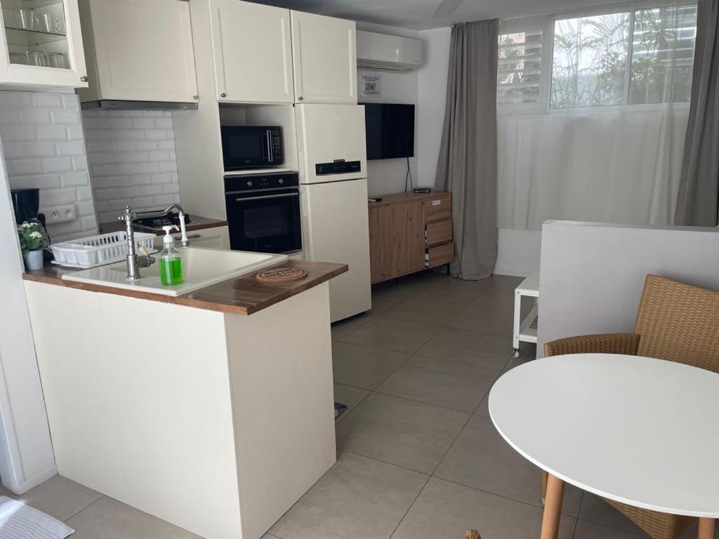 Studio Confort Avec Piscine Et Vue Tahiti Punaauia Extérieur photo